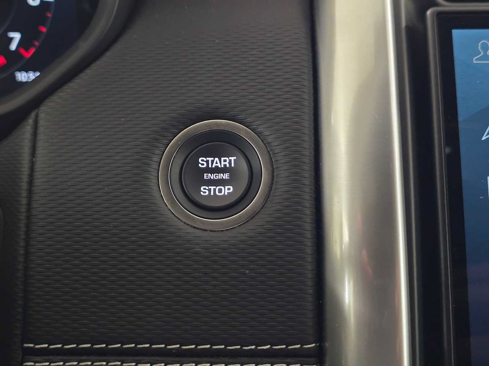 Used 2025 Land Rover Discovery Dynamic SE AWD/4WD image 36