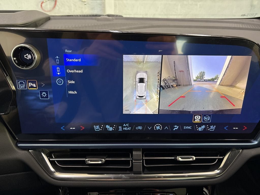 New 2026 Chevrolet Equinox EV LT w/ Convenience Package II AWD/4WD image 36