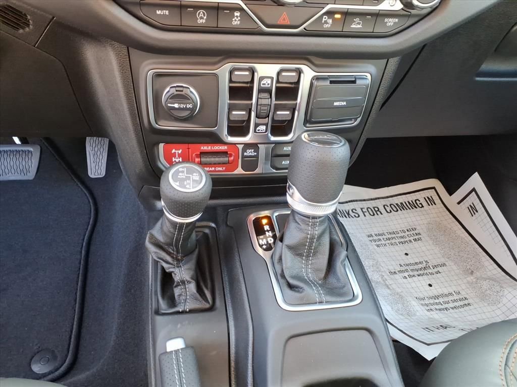 New 2025 Jeep Gladiator Mojave image 18