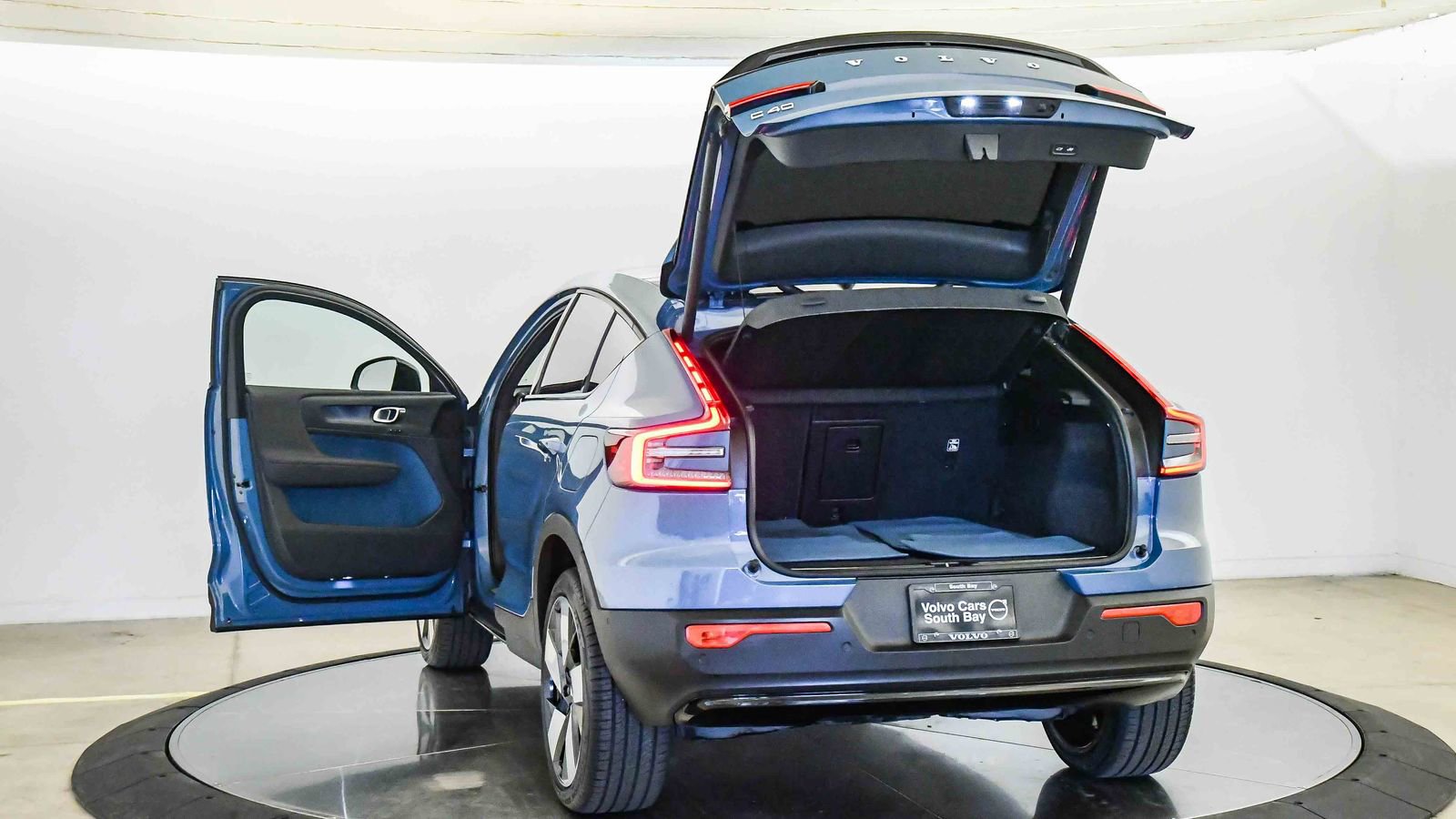 Certified 2023 Volvo C40 P8 Recharge Plus w/ Climate Package AWD/4WD image 28