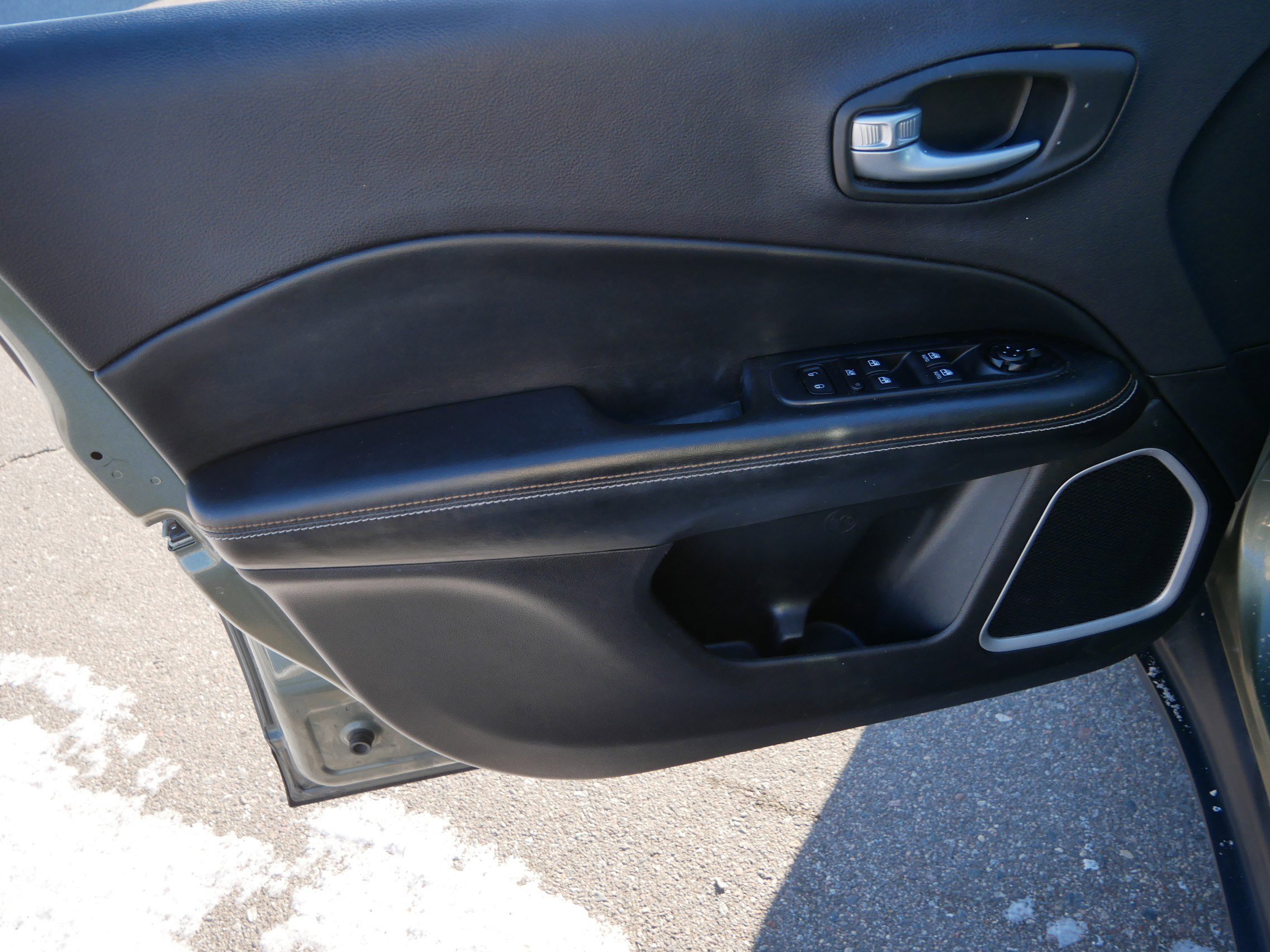 Used 2018 Jeep Compass Latitude w/ Popular Equipment Group image 20