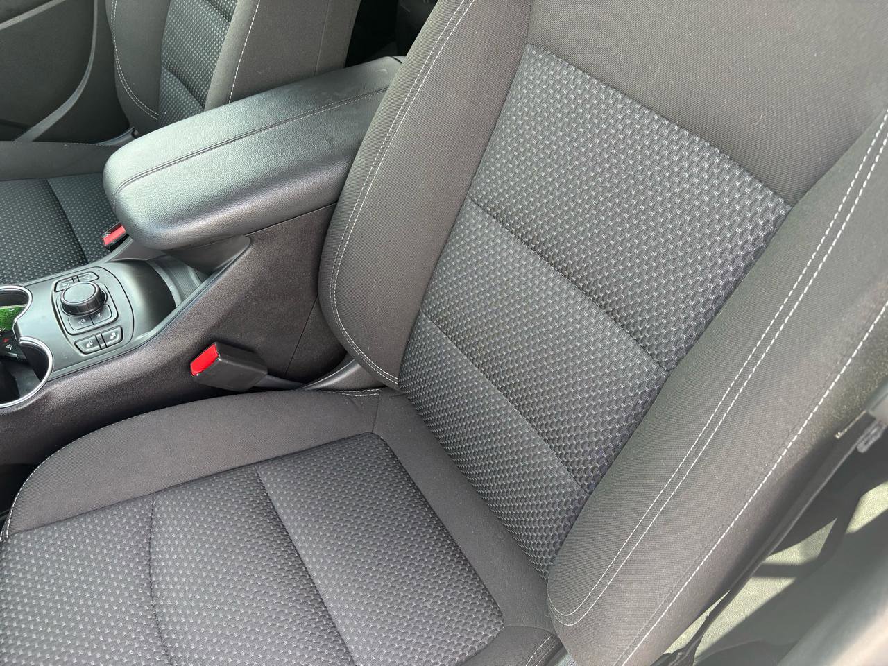 Used 2024 GMC Terrain SLE w/ Driver Convenience Package FWD image 16