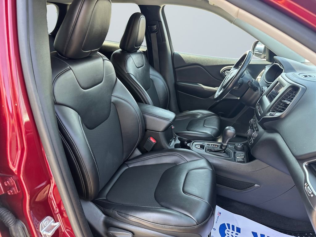 Used 2019 Jeep Cherokee Latitude Plus w/ Cold Weather Group image 15