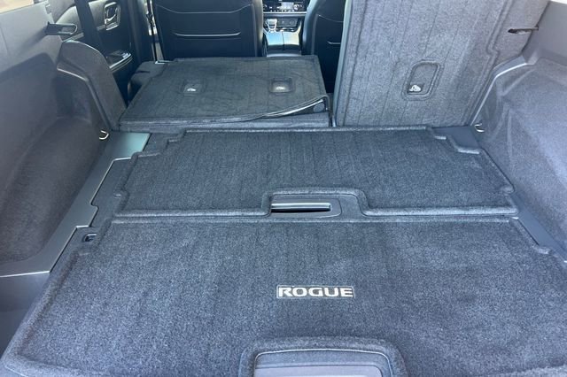 Used 2023 Nissan Rogue Platinum image 17