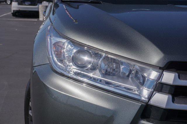 Certified 2019 Toyota Highlander Plus FWD image 8