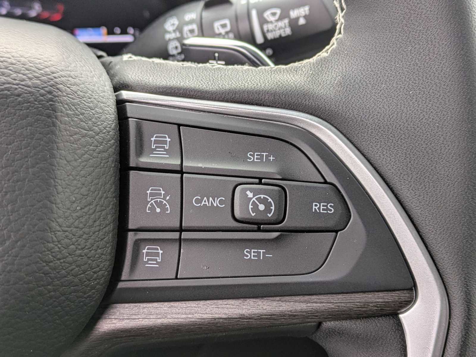 Used 2025 Jeep Grand Cherokee Limited image 22