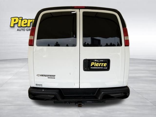 Used 2015 Chevrolet Express 2500 image 3
