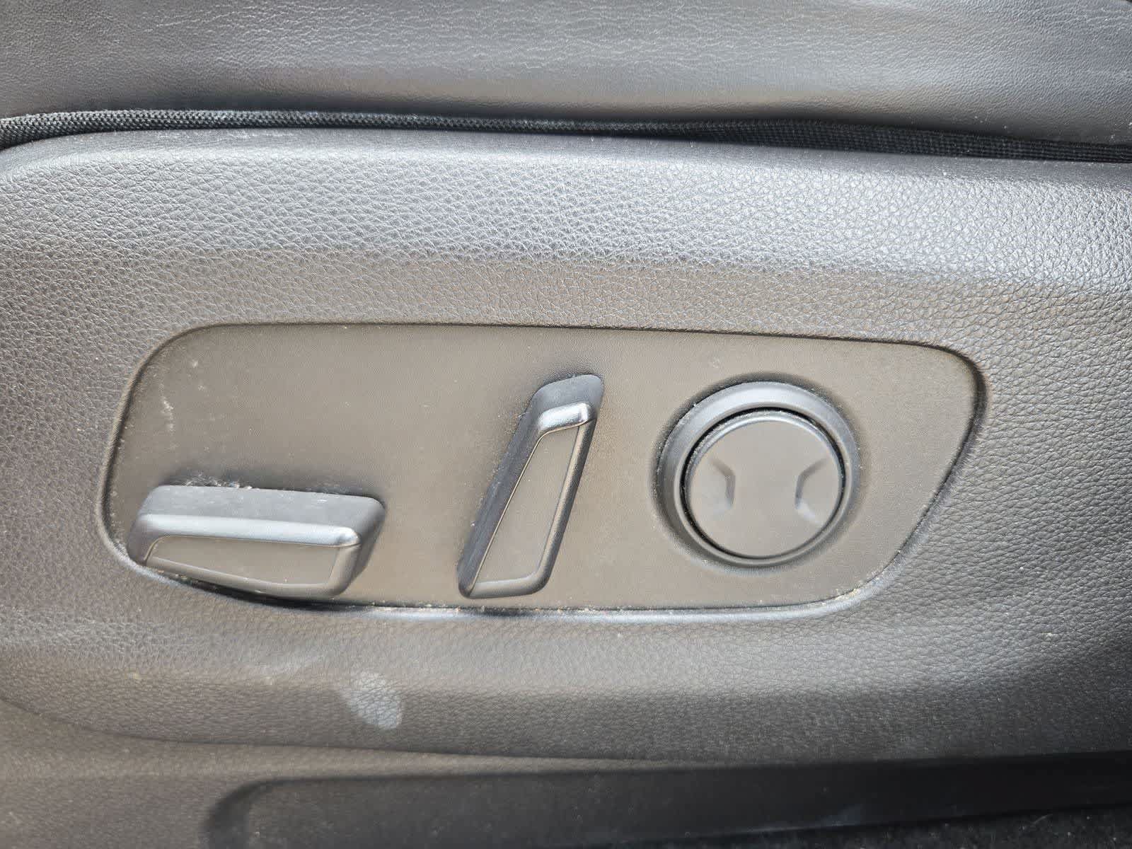 Certified 2022 Kia Carnival LX FWD image 15