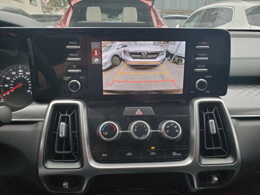 Used 2023 Kia Sorento LX image 11