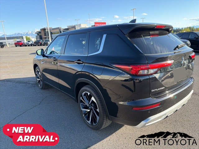 Used 2025 Mitsubishi Outlander SE AWD/4WD image 3