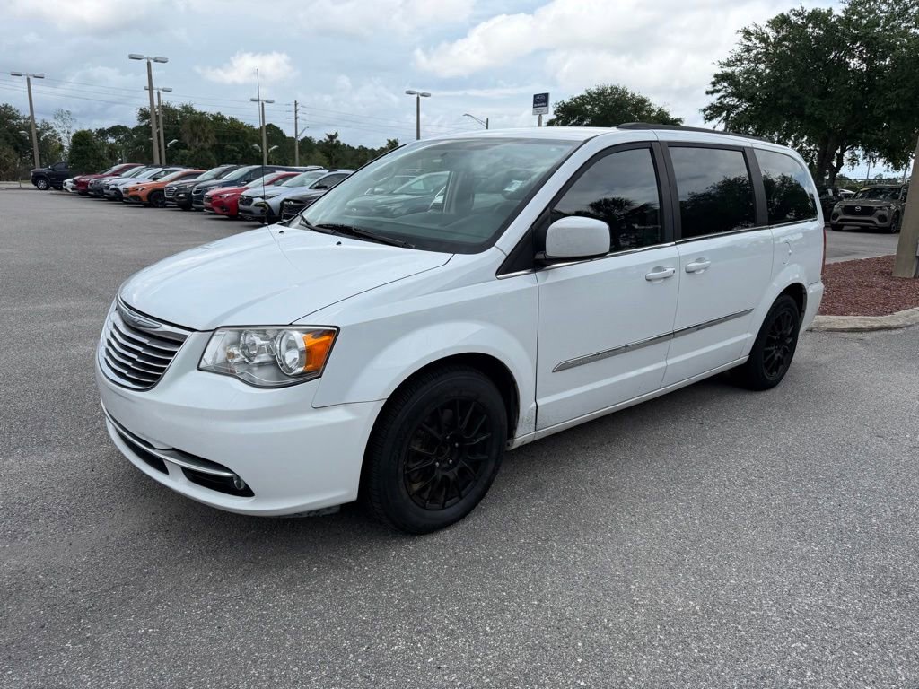 Used 2015 Chrysler Town & Country Touring FWD image 11