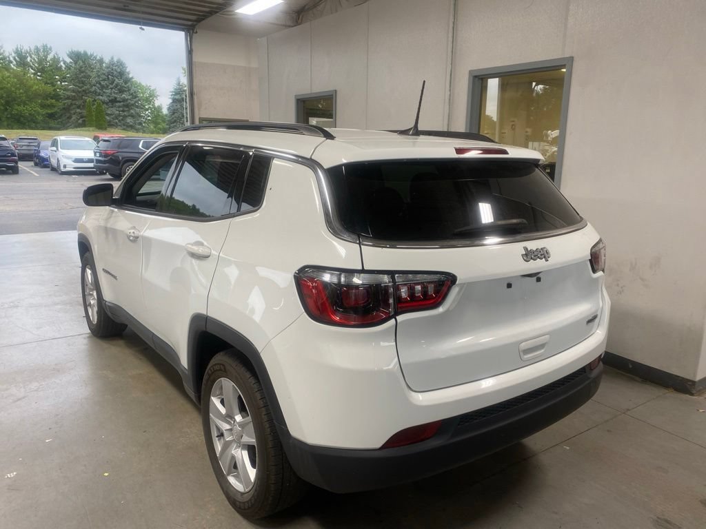Used 2022 Jeep Compass Latitude FWD image 3
