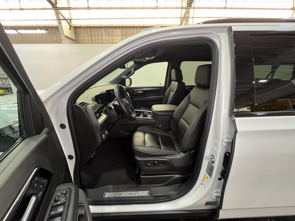 Used 2025 Chevrolet Suburban Z71 AWD/4WD image 18