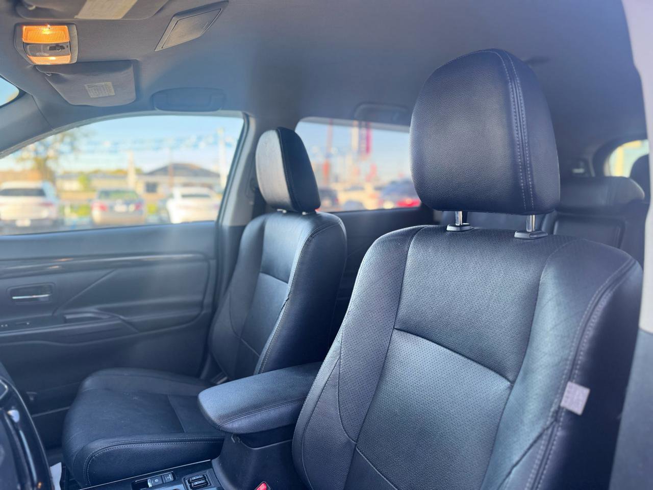 Used 2018 Mitsubishi Outlander SE image 33