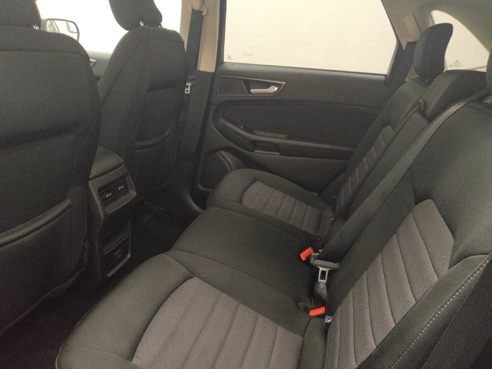Used 2018 Ford Edge SE image 18