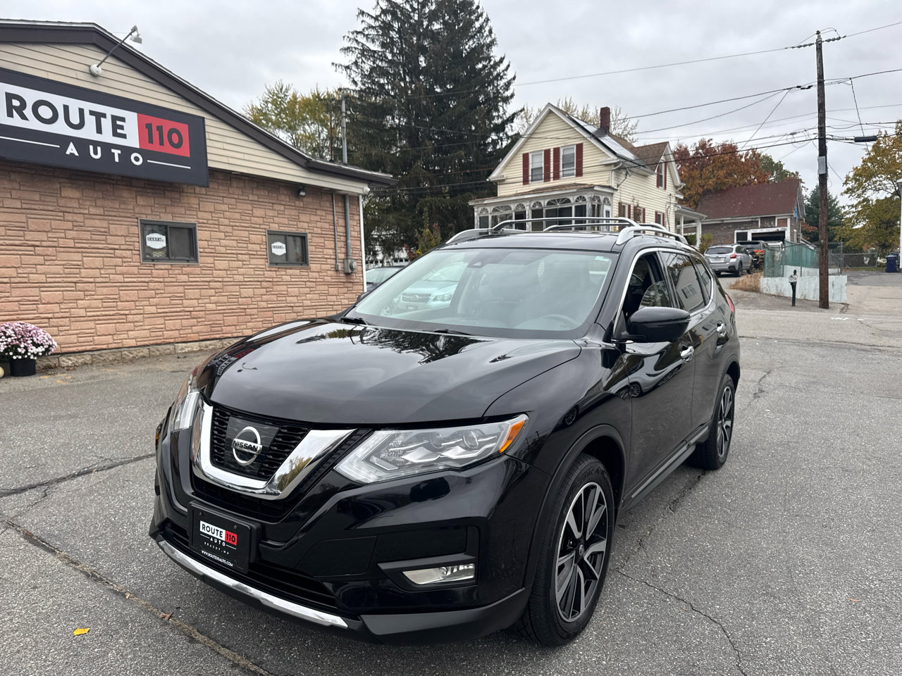 Used 2017 Nissan Rogue SL w/ SL Premium Package image 2