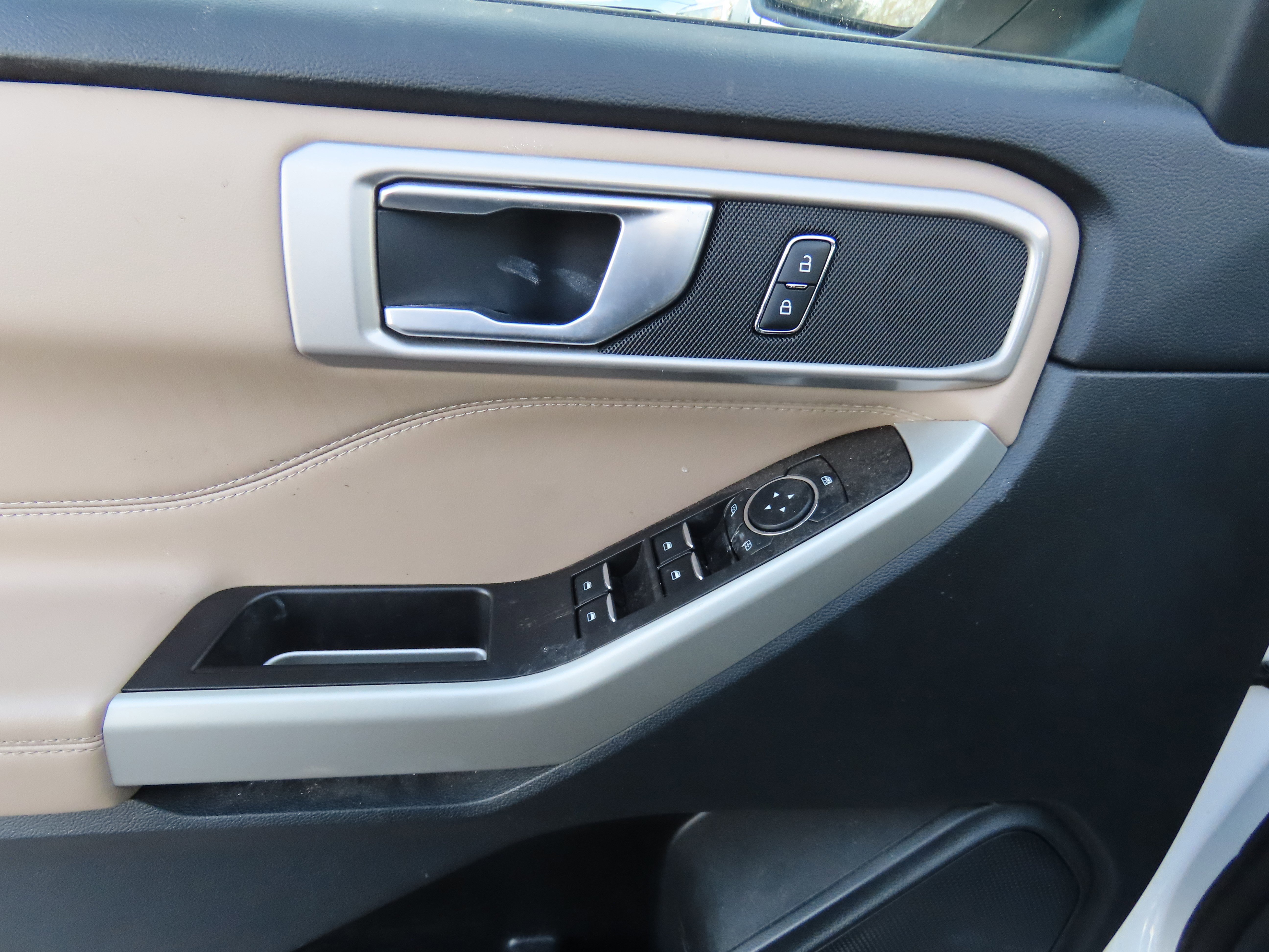 Used 2023 Ford Explorer XLT w/ Equipment Group 202A image 22