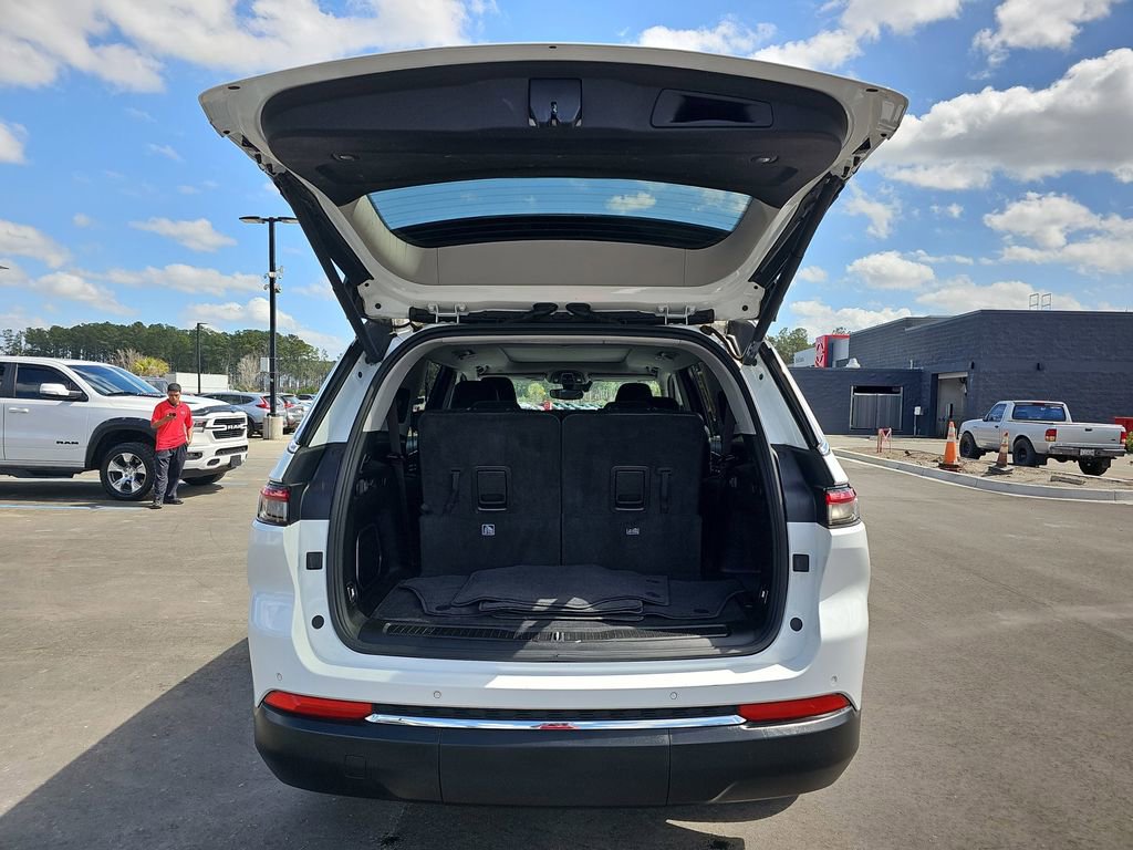 Used 2022 Jeep Grand Cherokee L Limited image 17