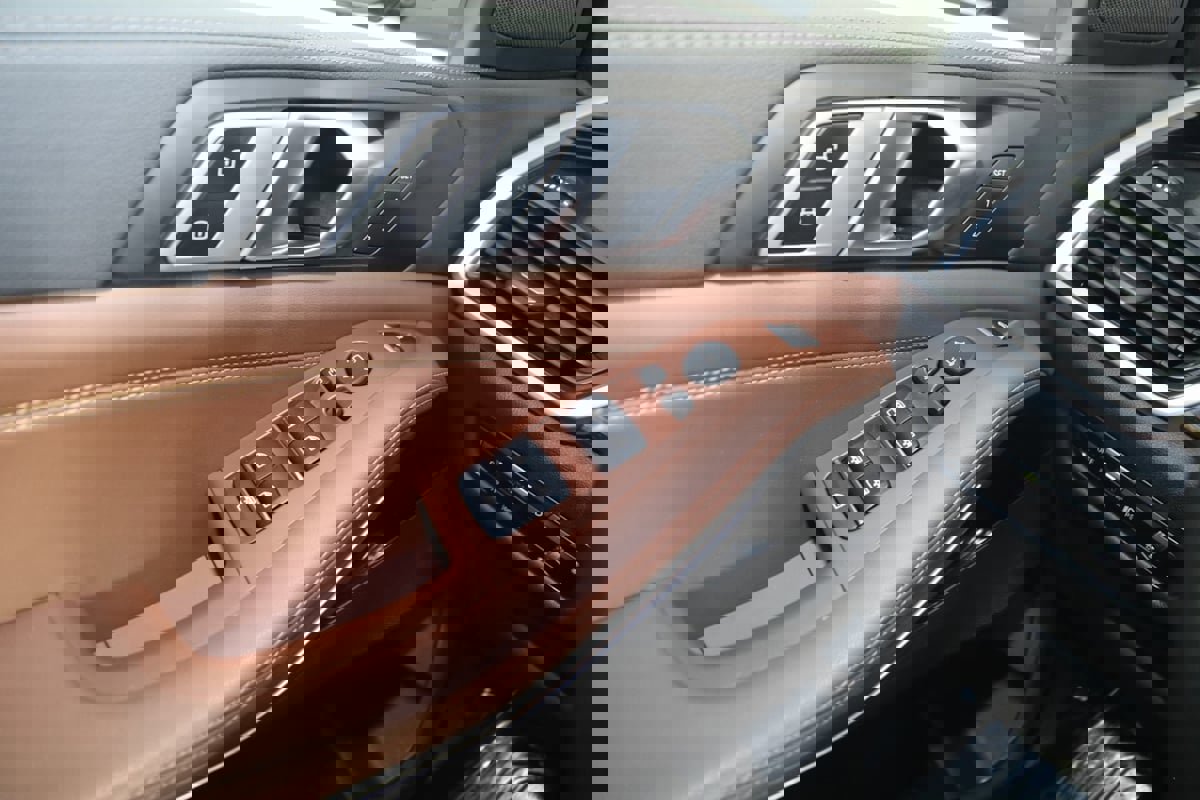 Used 2023 BMW X5 xDrive40i w/ Premium Package image 32