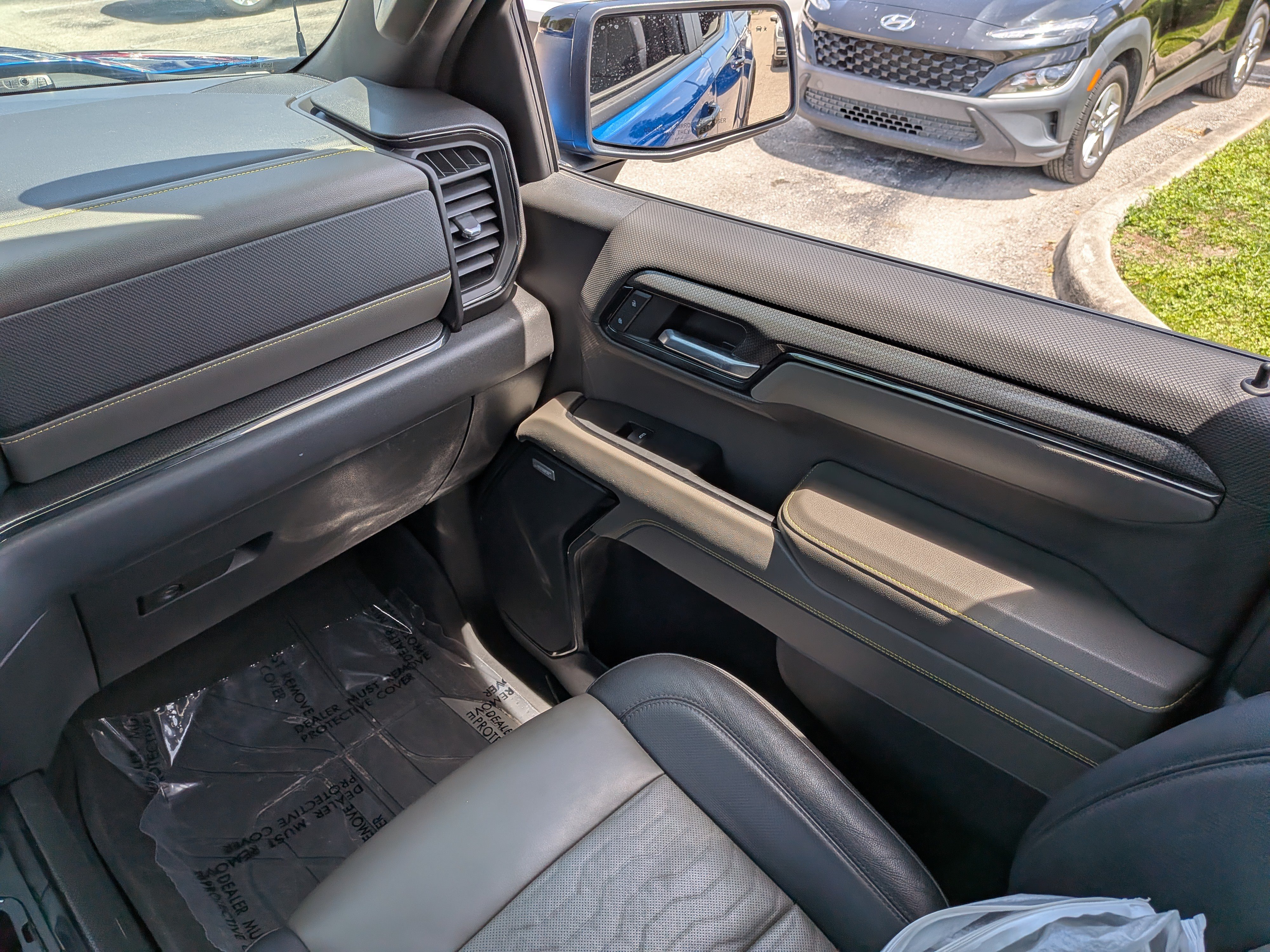 Used 2023 Chevrolet Silverado 1500 ZR2 w/ Technology Package AWD/4WD image 18