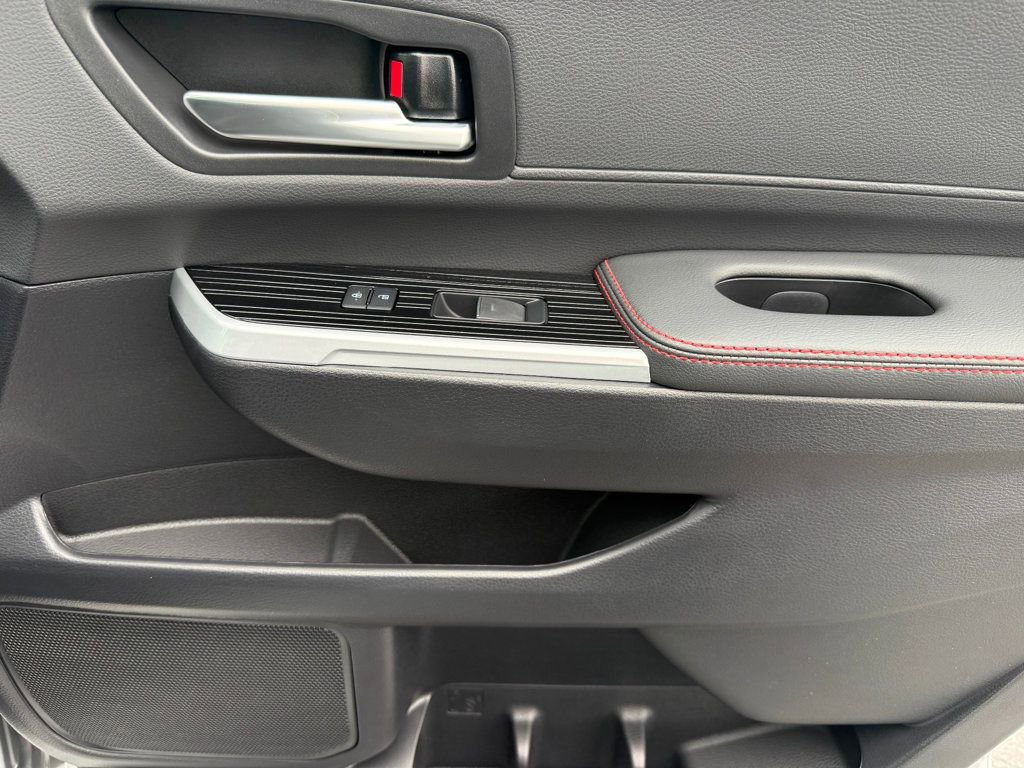 Used 2025 Toyota Sienna XSE image 32