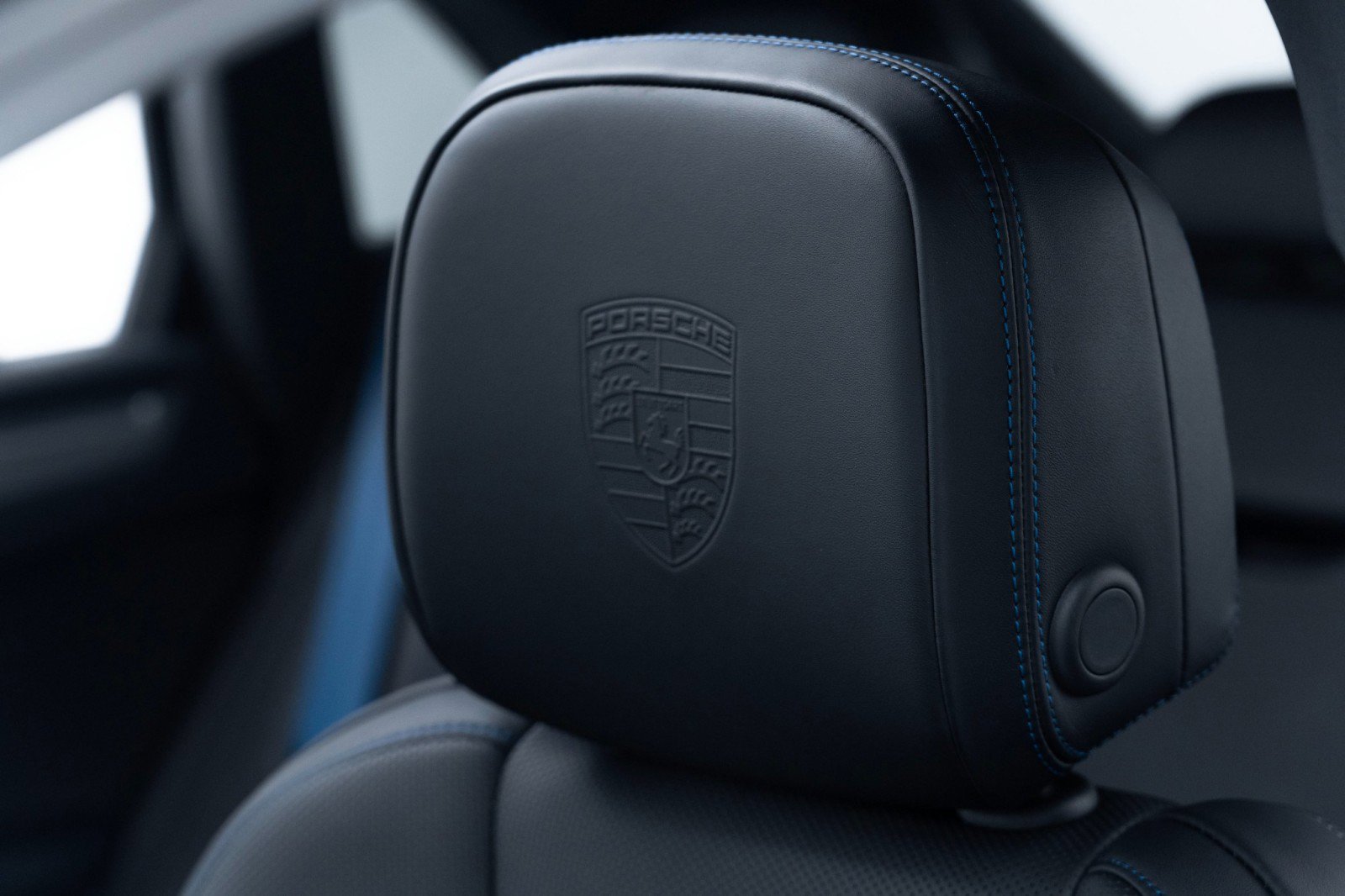 New 2025 Porsche Macan image 19