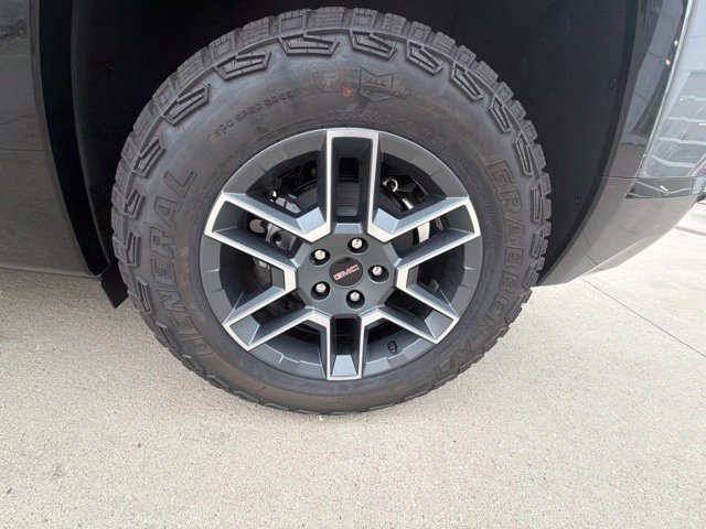 New 2027 GMC Terrain AT4 w/ LPO, Black Badging Package AWD/4WD image 28