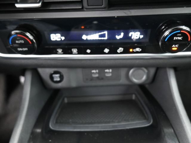 Used 2025 Nissan Rogue SV image 4