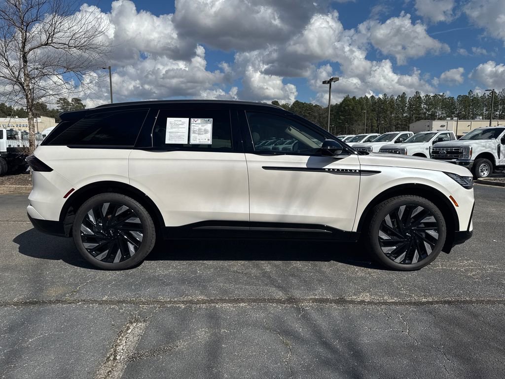 Used 2025 Lincoln Nautilus Reserve image 4