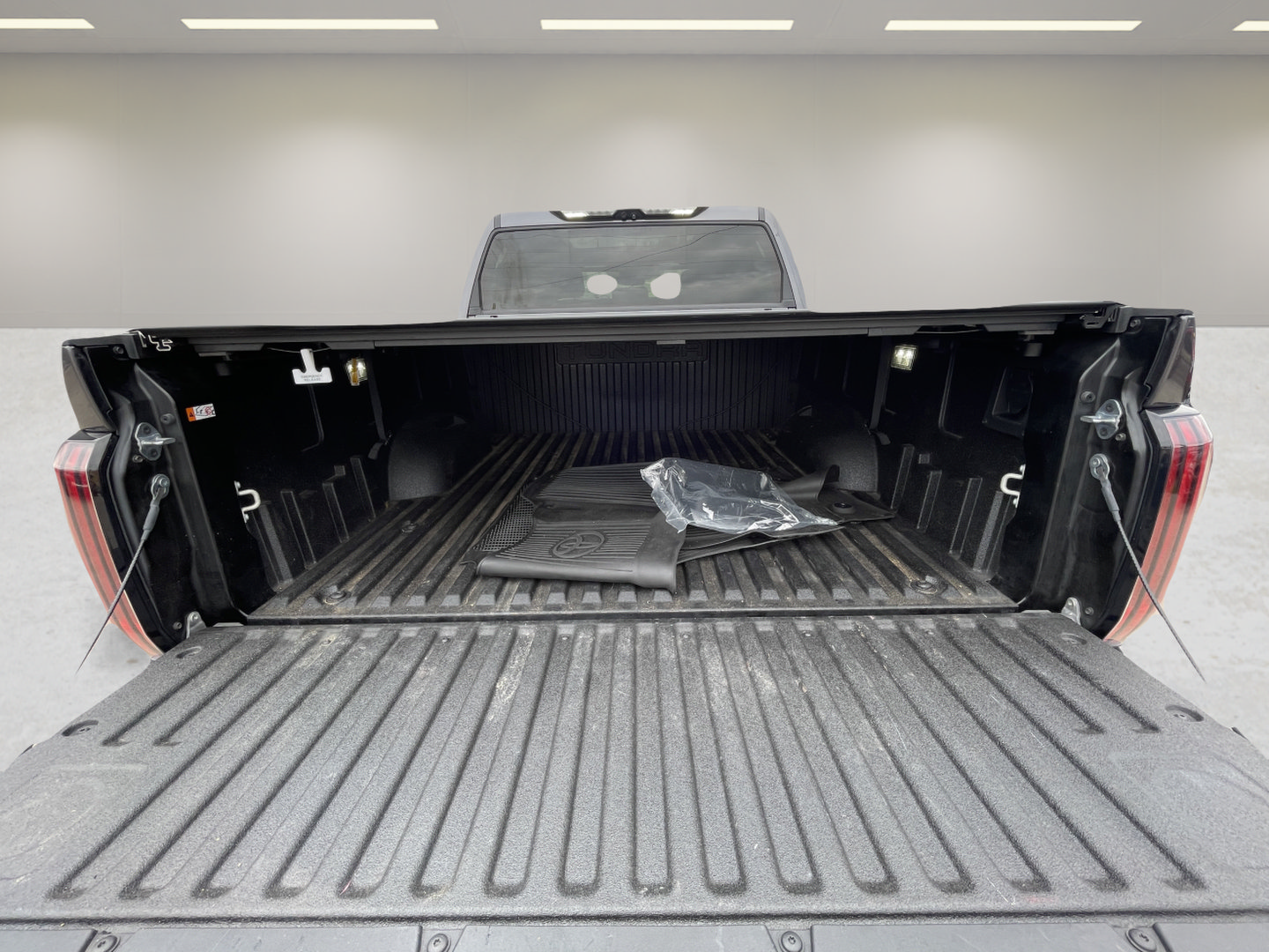 Used 2025 Toyota Tundra Limited w/ TRD Off-Road Package AWD/4WD image 34