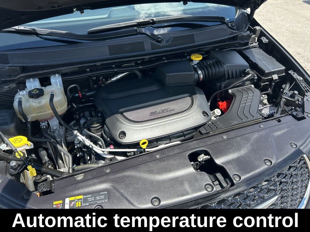 Certified 2023 Chrysler Pacifica Touring-L image 17