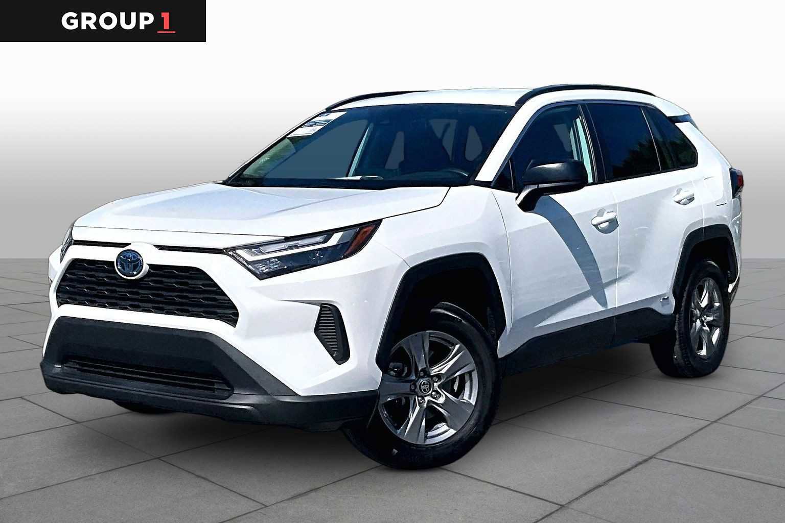Used 2024 Toyota RAV4 LE AWD/4WD video 1
