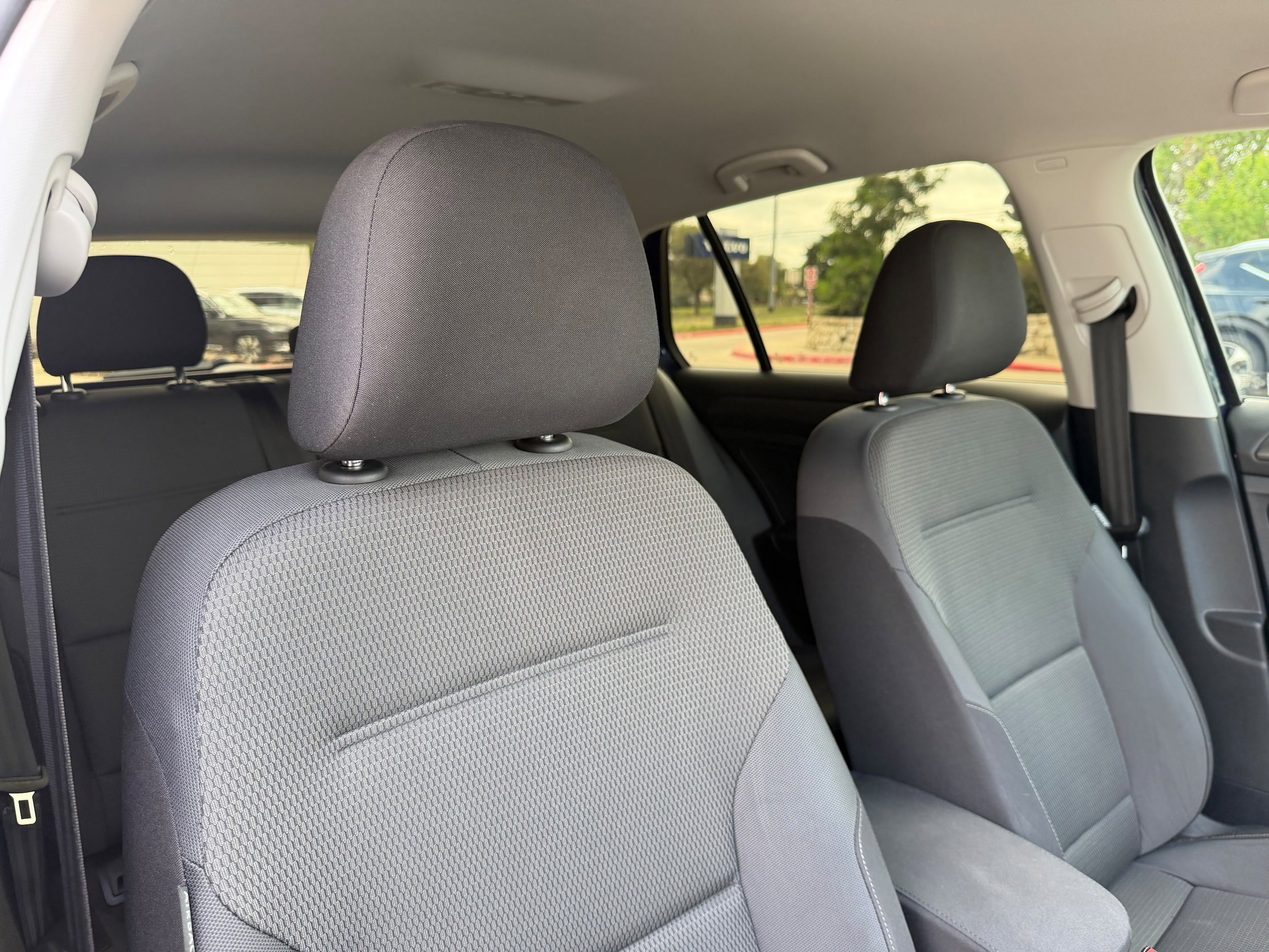 Used 2019 Volkswagen e-Golf SE FWD image 10
