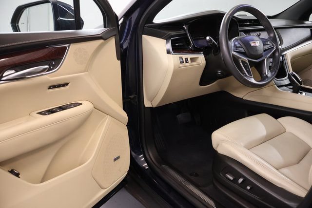 Used 2017 Cadillac XT5 Premium Luxury AWD/4WD image 8