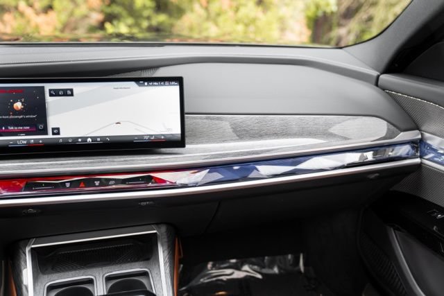 Used 2023 BMW 740i w/ Luxury Rear Seating Package RWD image 25