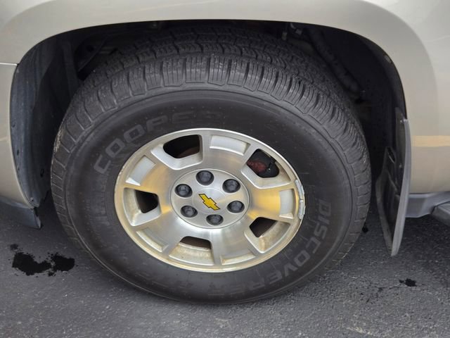 Used 2009 Chevrolet Avalanche LT w/ Convenience Package #1 AWD/4WD image 13