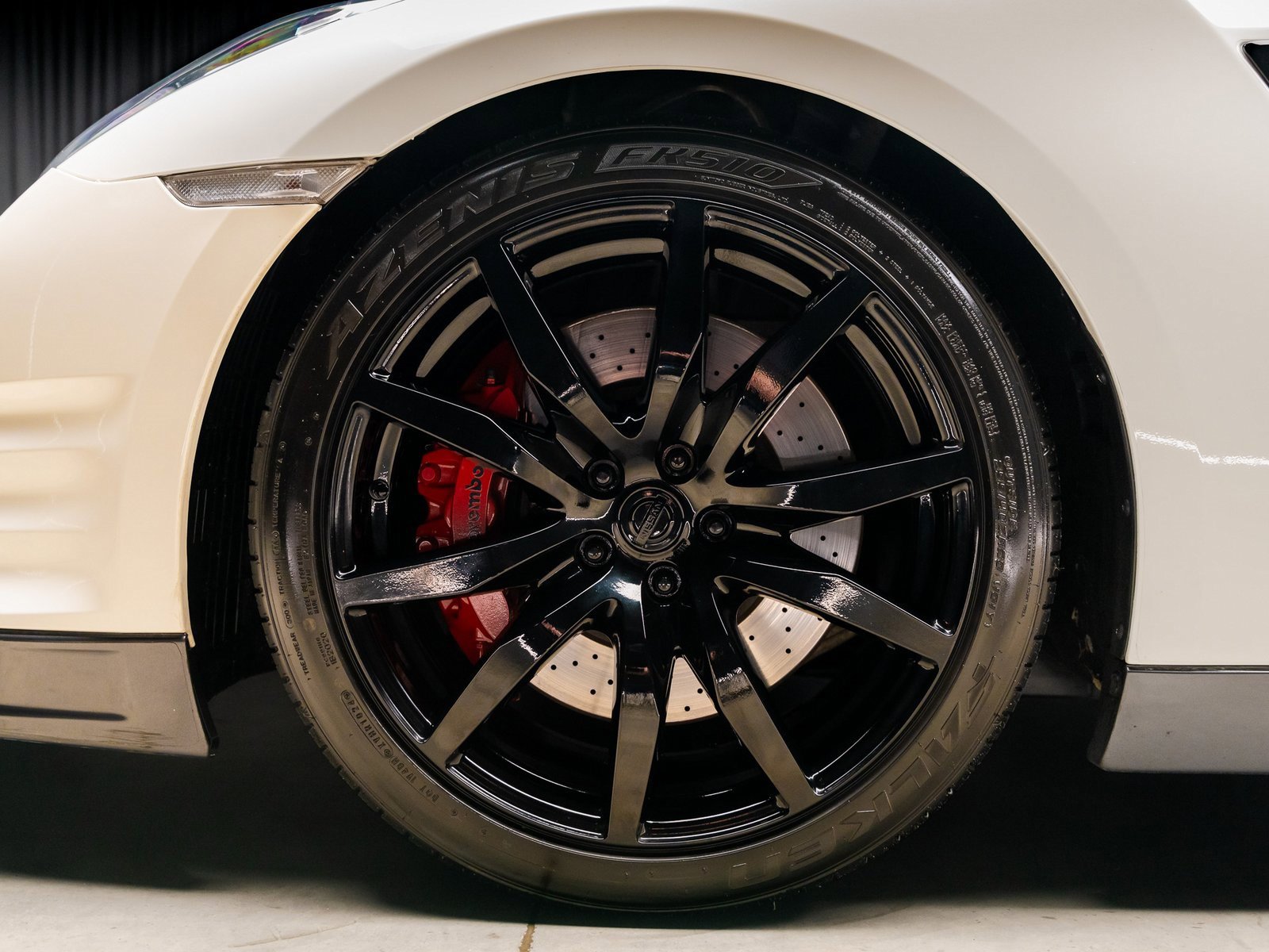 Used 2015 Nissan GT-R Premium image 23