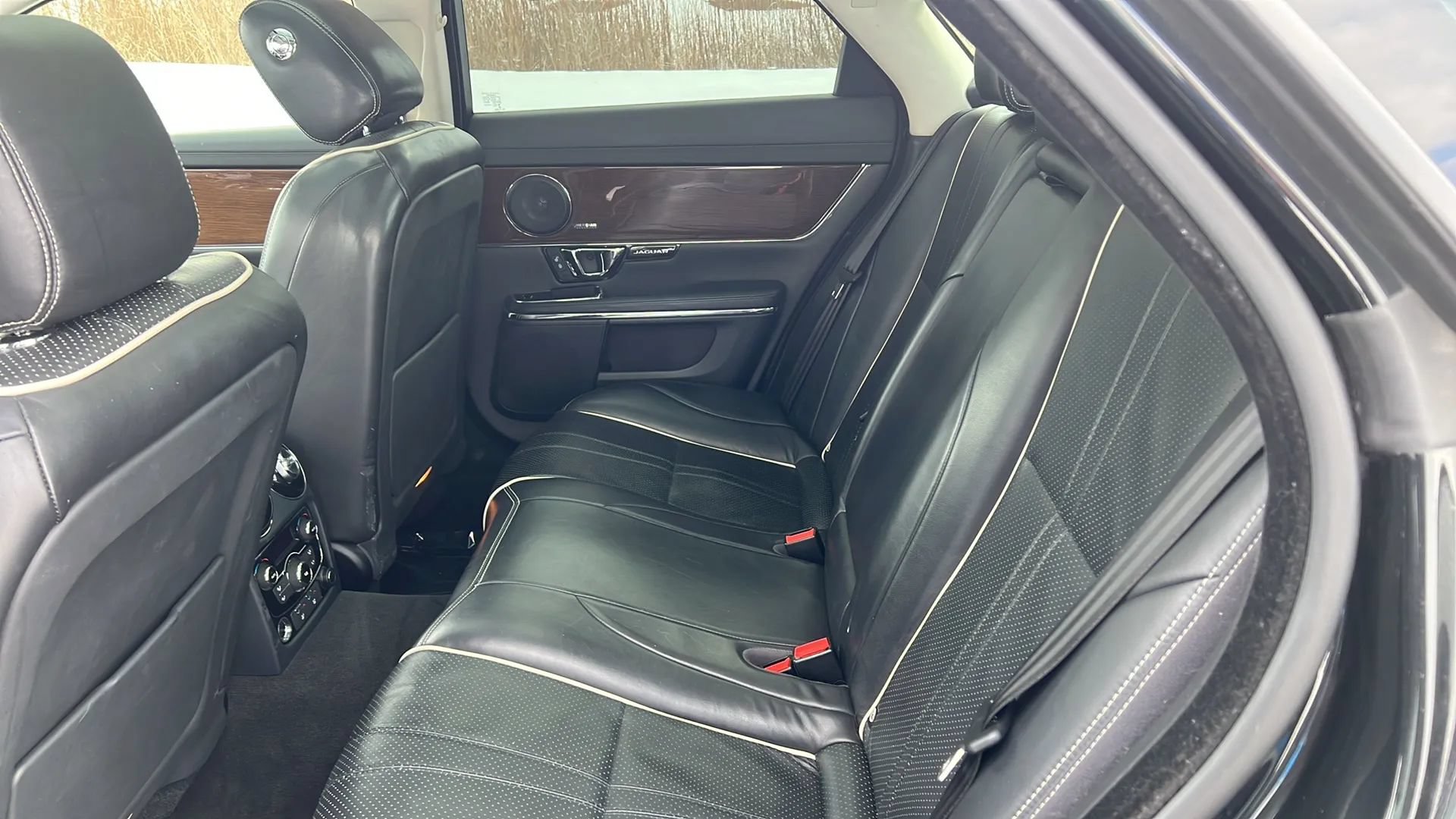Used 2016 Jaguar XJ Supercharged RWD image 17