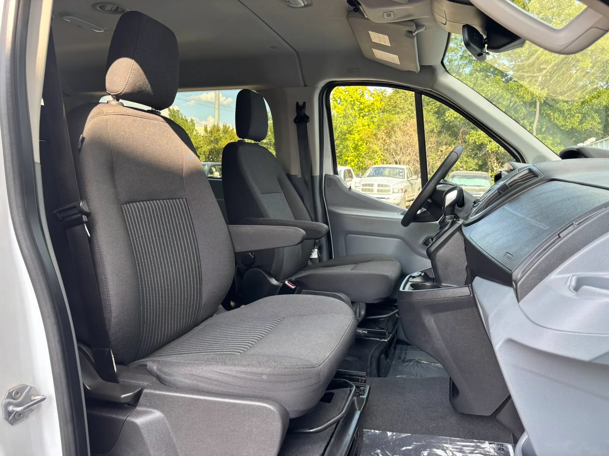 Used 2018 Ford Transit 150 XL RWD image 12