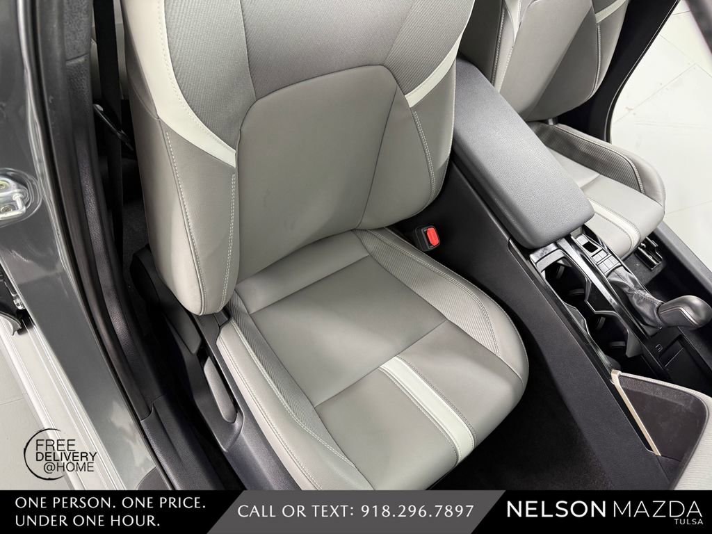 Used 2025 Toyota Camry SE w/ Convenience Package FWD image 46