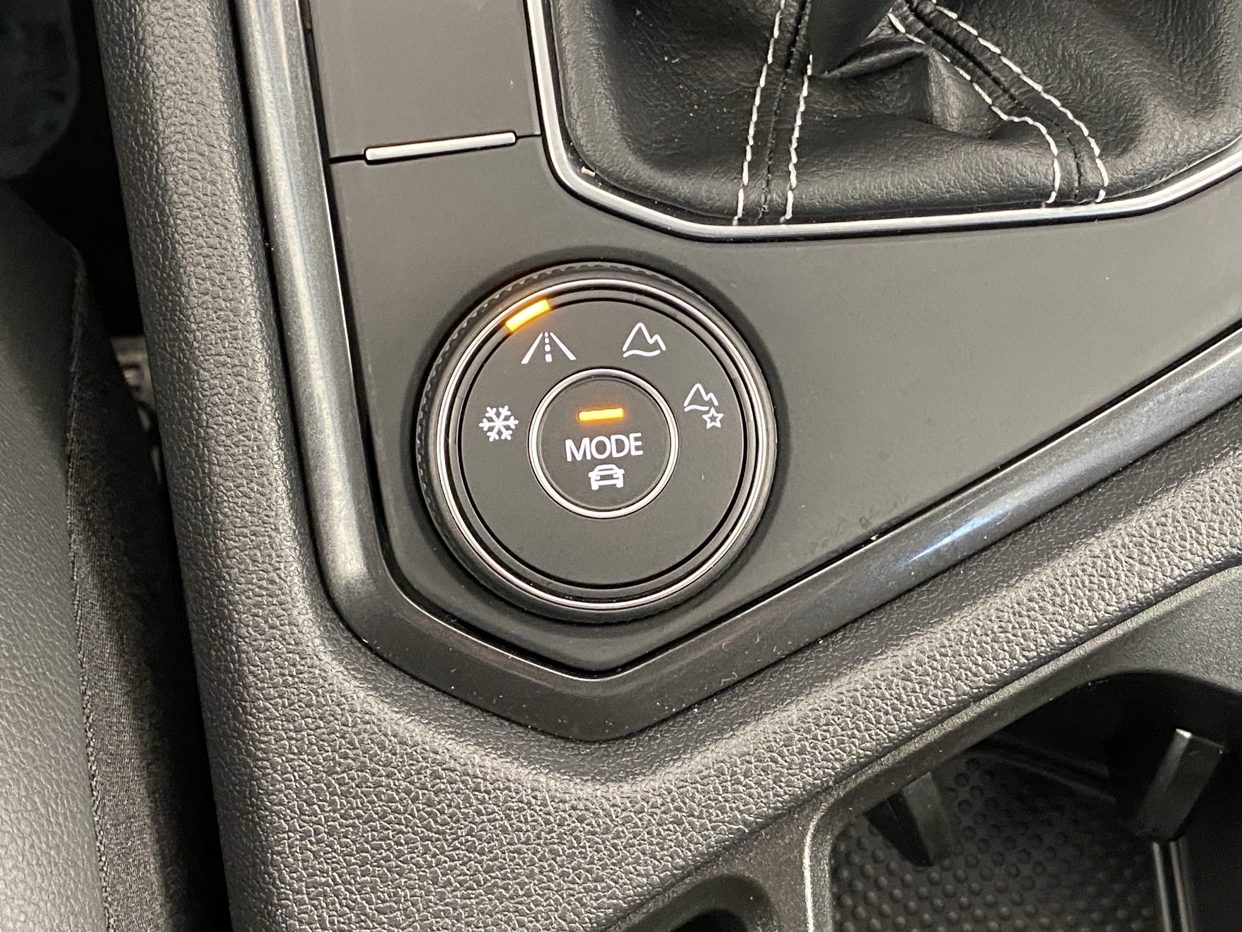 Certified 2023 Volkswagen Tiguan SE AWD/4WD image 25
