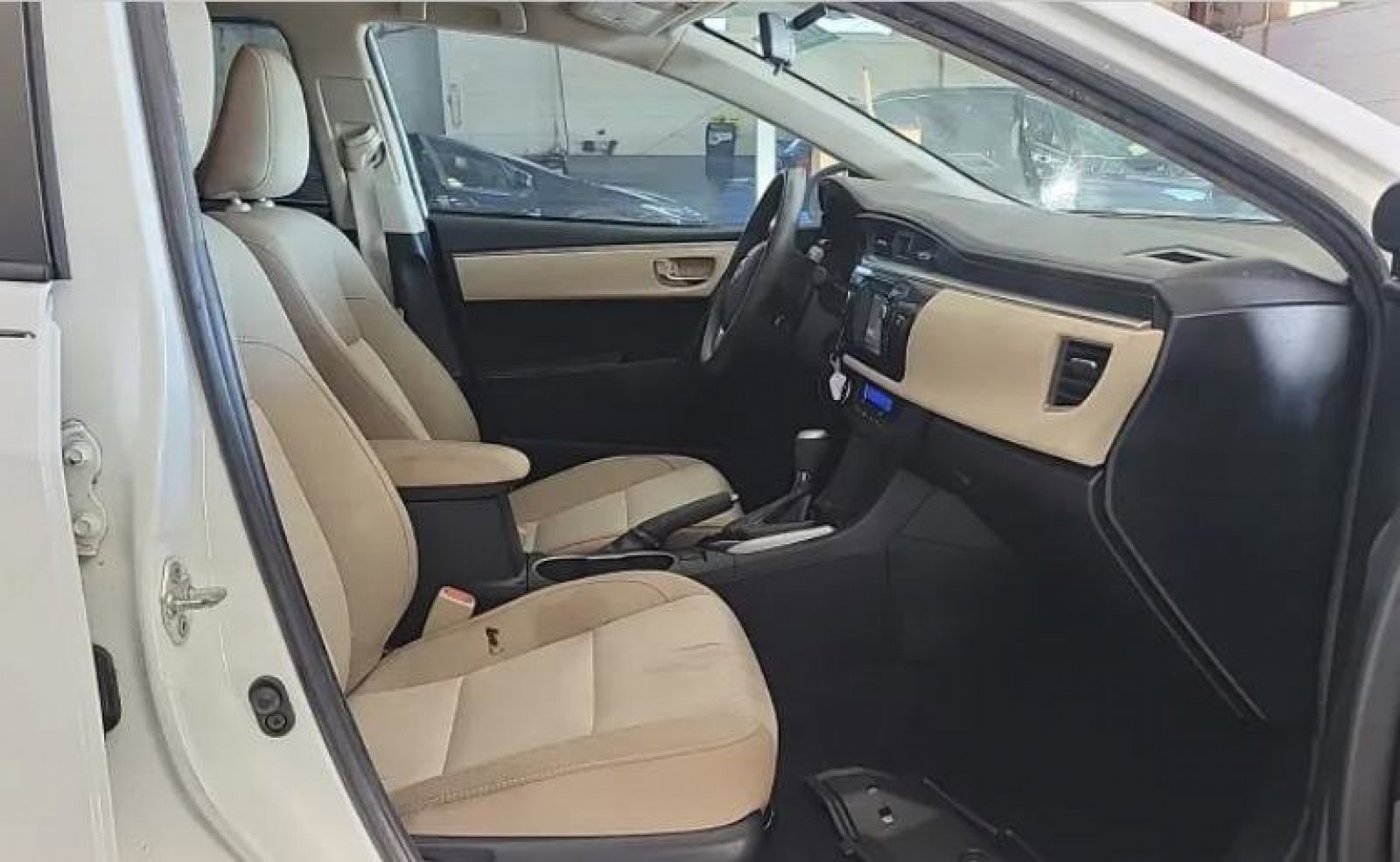 Used 2016 Toyota Corolla LE image 9