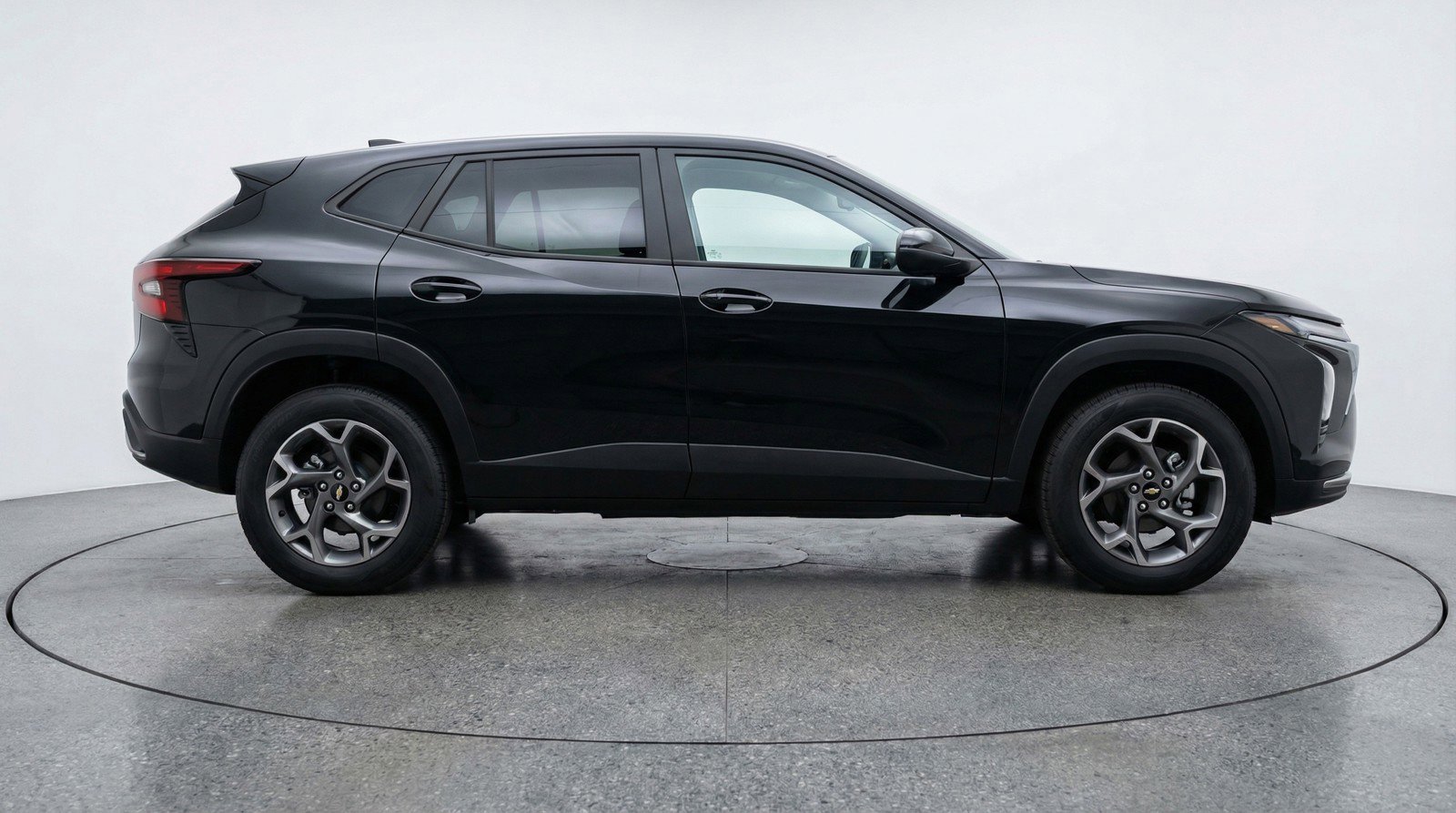 Used 2025 Chevrolet Trax LT FWD image 11