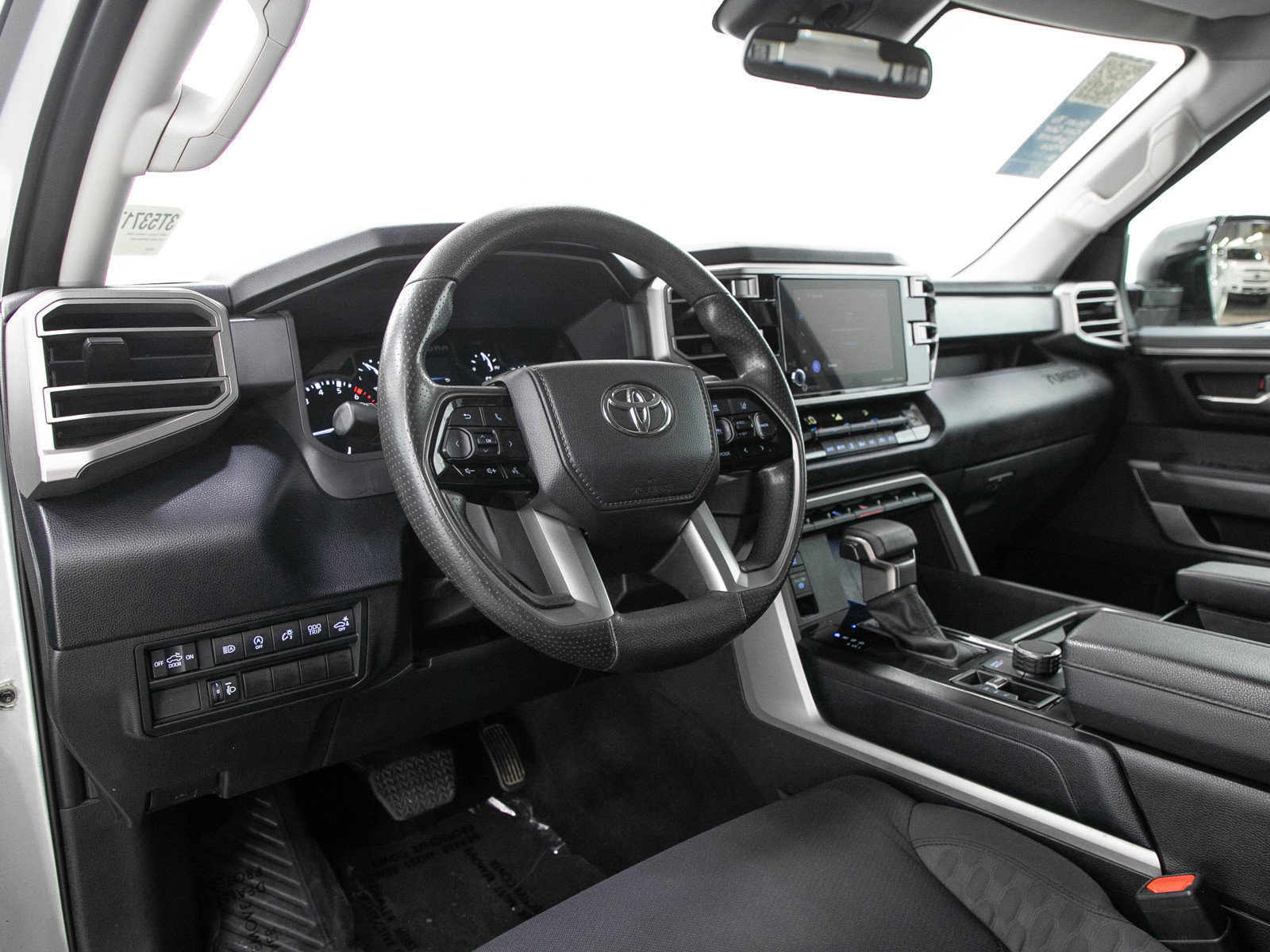Used 2022 Toyota Tundra SR5 w/ SR5 Convenience Package AWD/4WD image 25