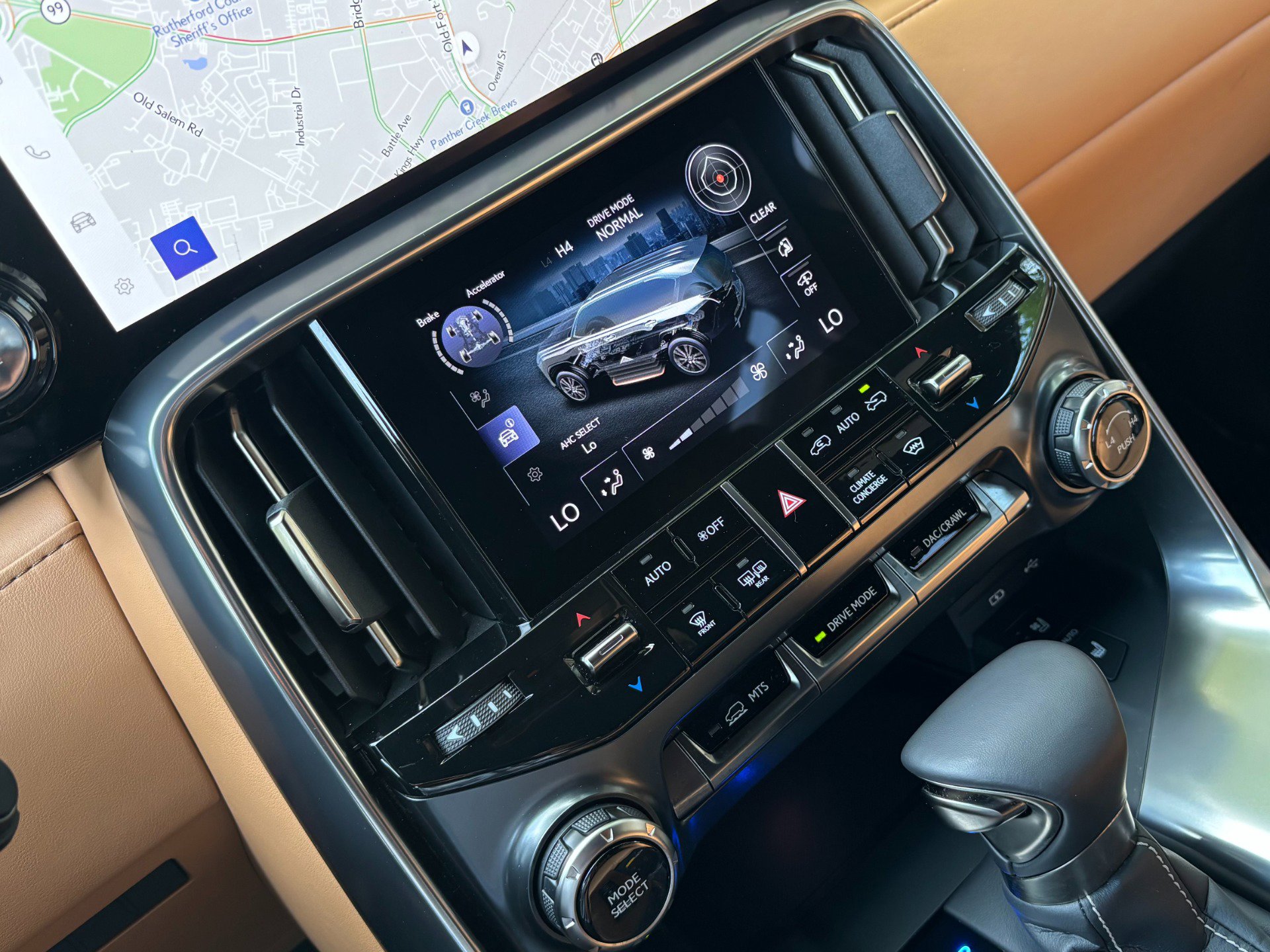 Used 2025 Lexus LX 600 4WD w/ Accessory Package (2T) image 43