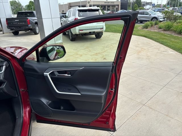 Used 2019 Toyota RAV4 Limited w/ Advanced Technology Package AWD/4WD image 37