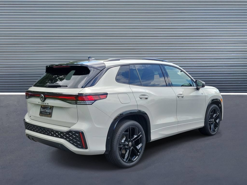 New 2026 Volkswagen Tiguan SE R-Line FWD image 3