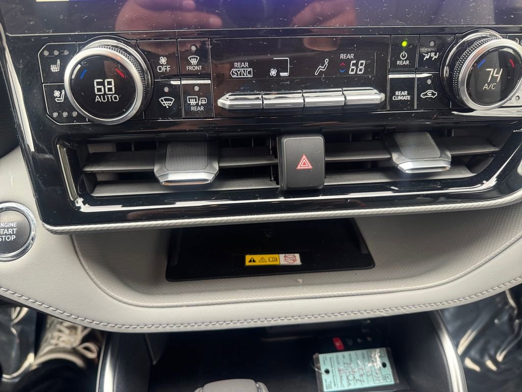 Used 2023 Toyota Highlander Platinum image 25