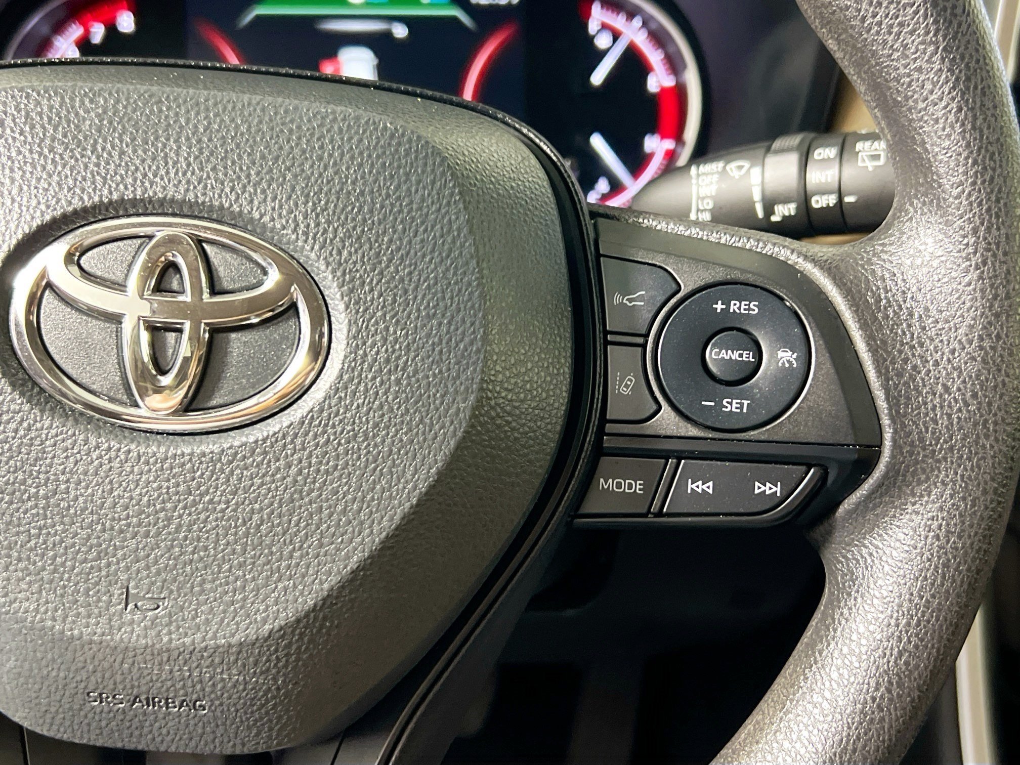 Used 2025 Toyota RAV4 XLE w/ Convenience Package FWD image 19