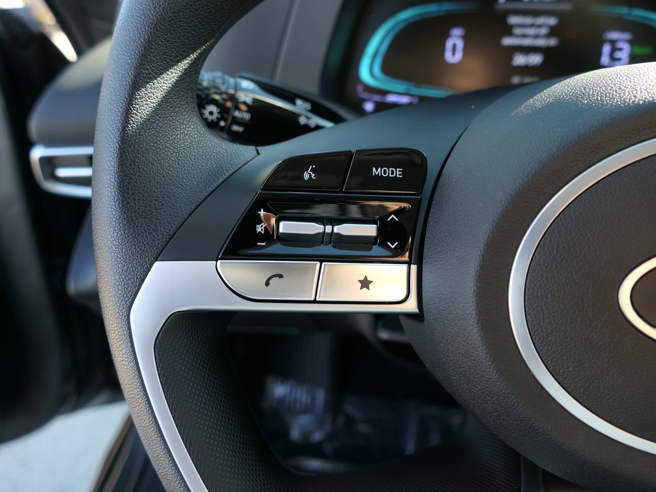 Used 2025 Hyundai Elantra Blue image 14